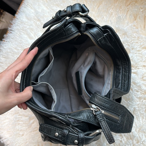 Frye black leather shoulder bag - Picture 7 of 17